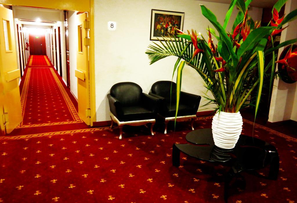 Hotel Sawa Дуала Экстерьер фото