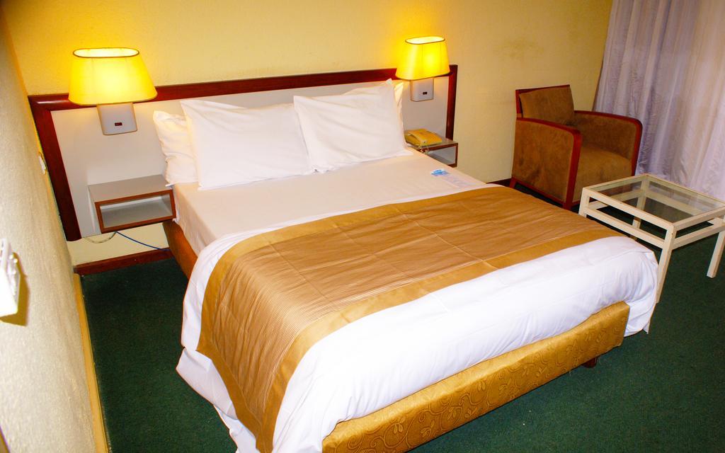 Hotel Sawa Дуала Экстерьер фото