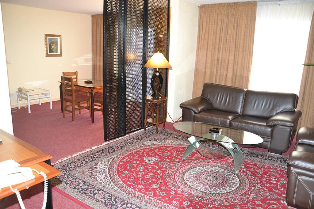 Hotel Sawa Дуала Экстерьер фото