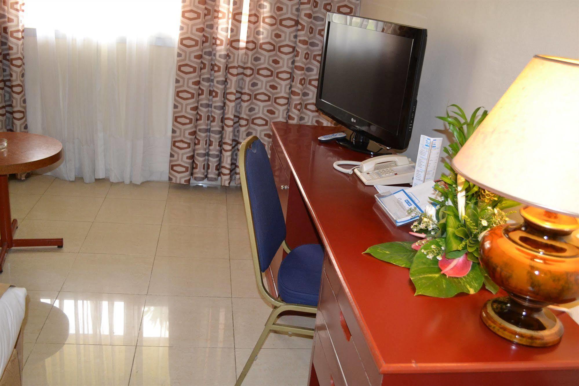 Hotel Sawa Дуала Экстерьер фото