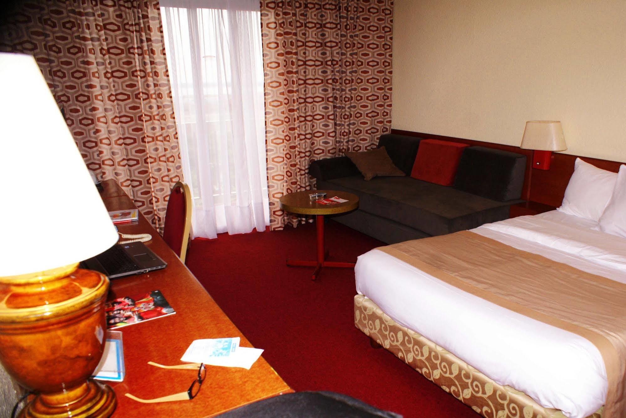Hotel Sawa Дуала Экстерьер фото