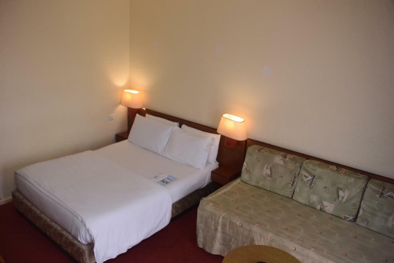 Hotel Sawa Дуала Экстерьер фото
